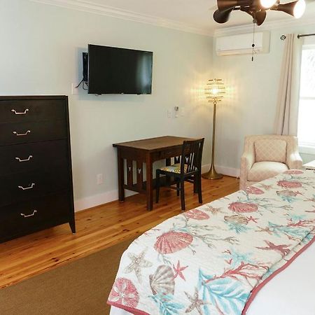 Beachview Inn And Spa タイビーアイランド エクステリア 写真