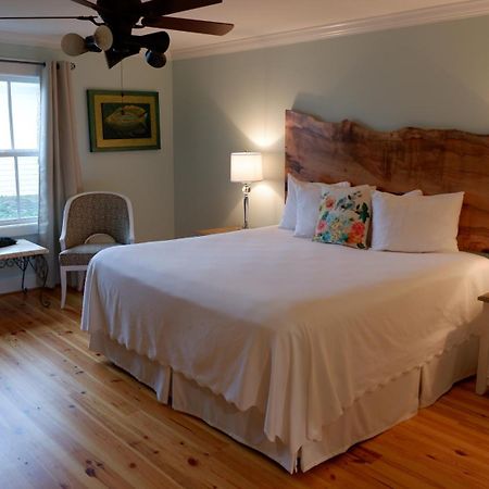 Beachview Inn And Spa タイビーアイランド エクステリア 写真