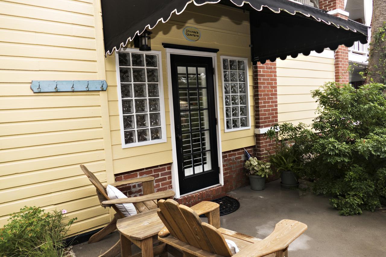 Beachview Inn And Spa タイビーアイランド エクステリア 写真
