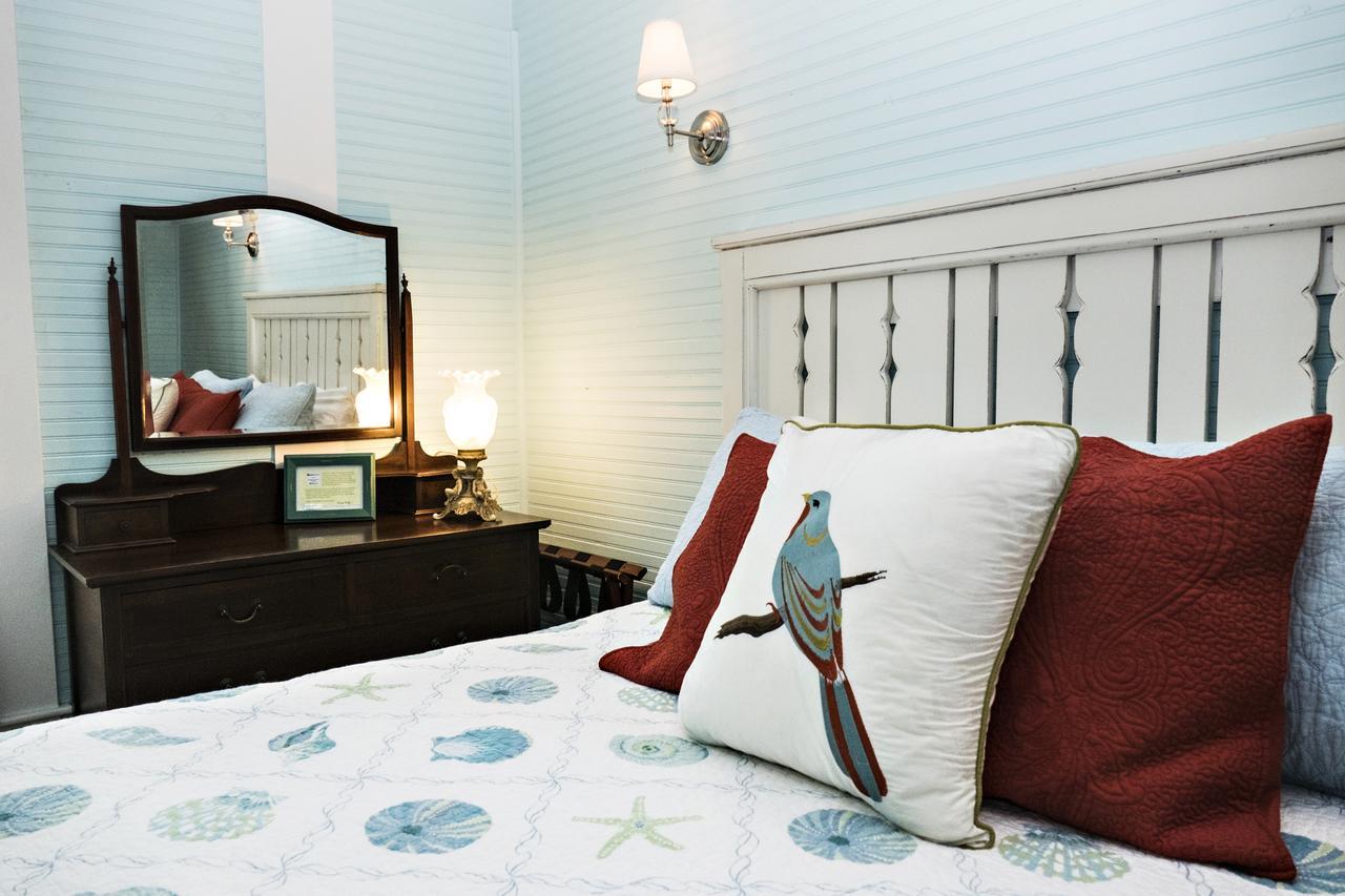 Beachview Inn And Spa タイビーアイランド エクステリア 写真