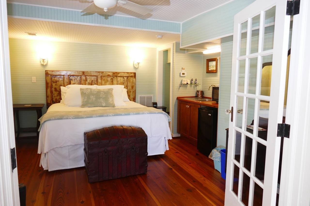 Beachview Inn And Spa タイビーアイランド エクステリア 写真