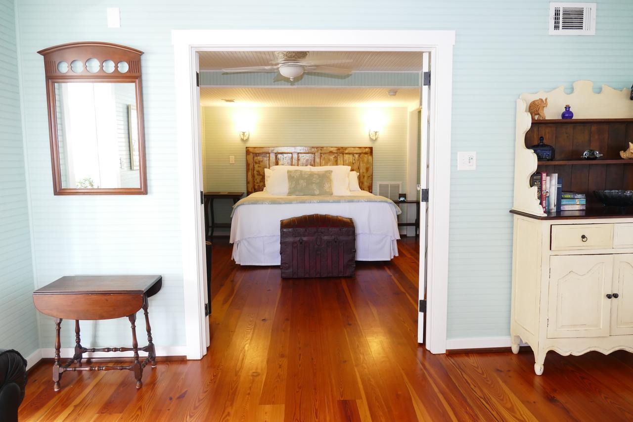 Beachview Inn And Spa タイビーアイランド エクステリア 写真