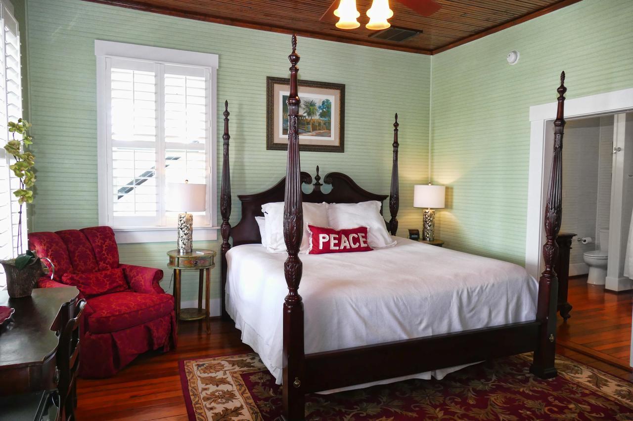 Beachview Inn And Spa タイビーアイランド エクステリア 写真