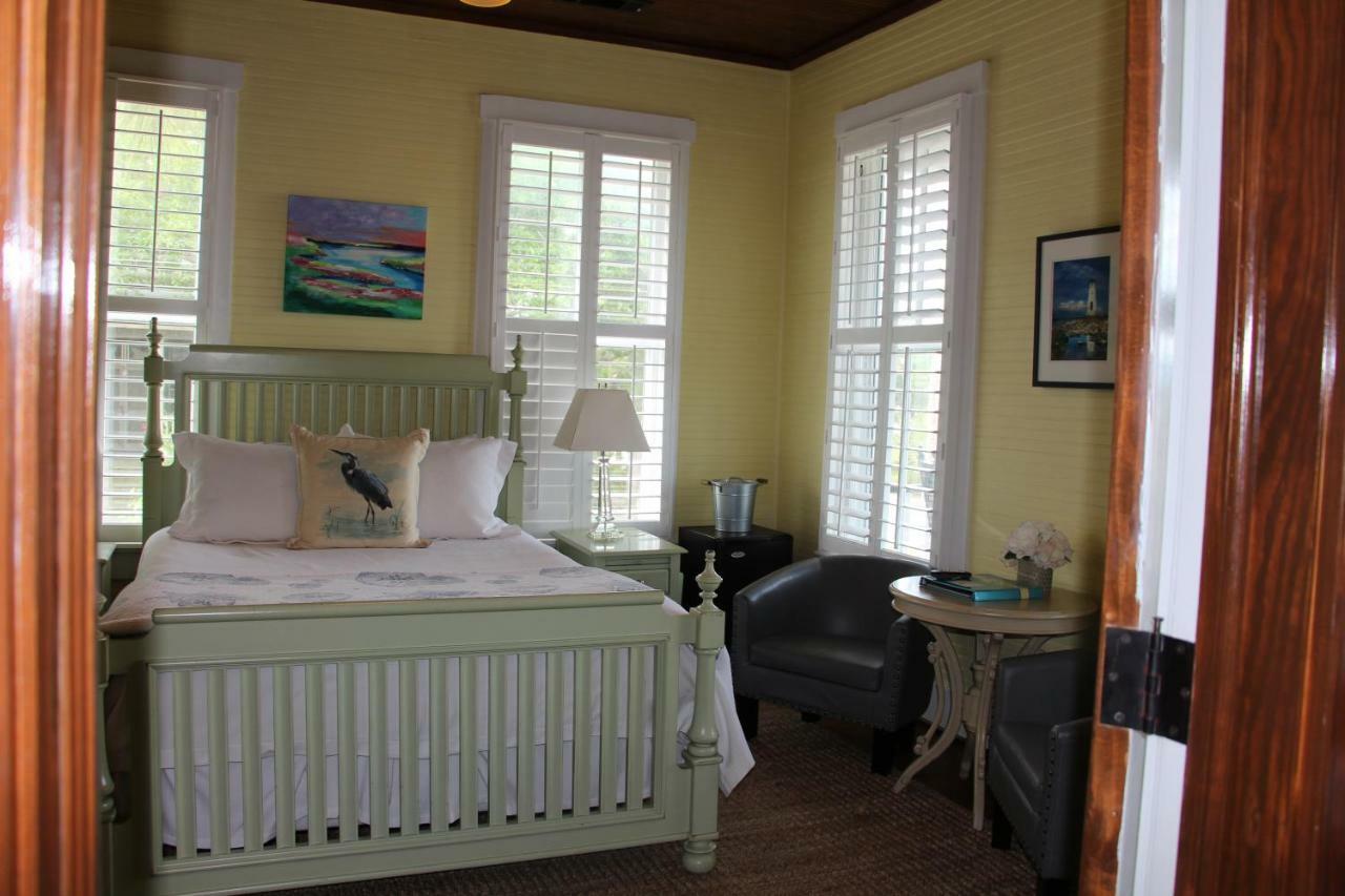 Beachview Inn And Spa タイビーアイランド エクステリア 写真